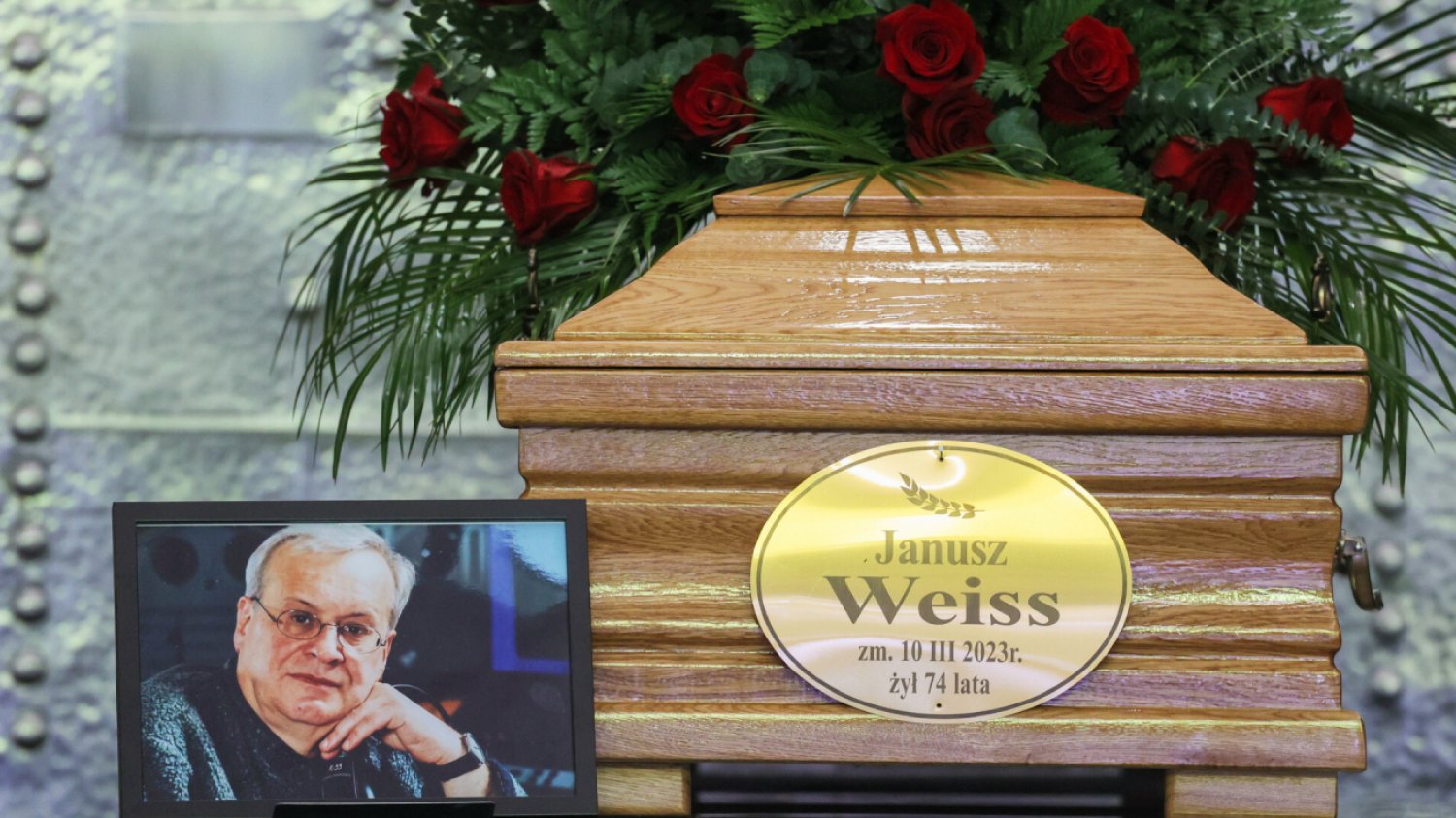 Pogrzeb Janusza Weissa. Gdzie spoczął legendarny dziennikarz?