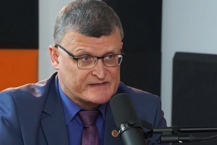 Trzecia fala Covid-19 po Zakopanem? Doktor Grzesiowski nie zgadza się z ministrem Niedzielskim. Trzecia fala Covid-19 po Zakopanem? Doktor Grzesiowski nie zgadza się z ministrem Niedzielskim