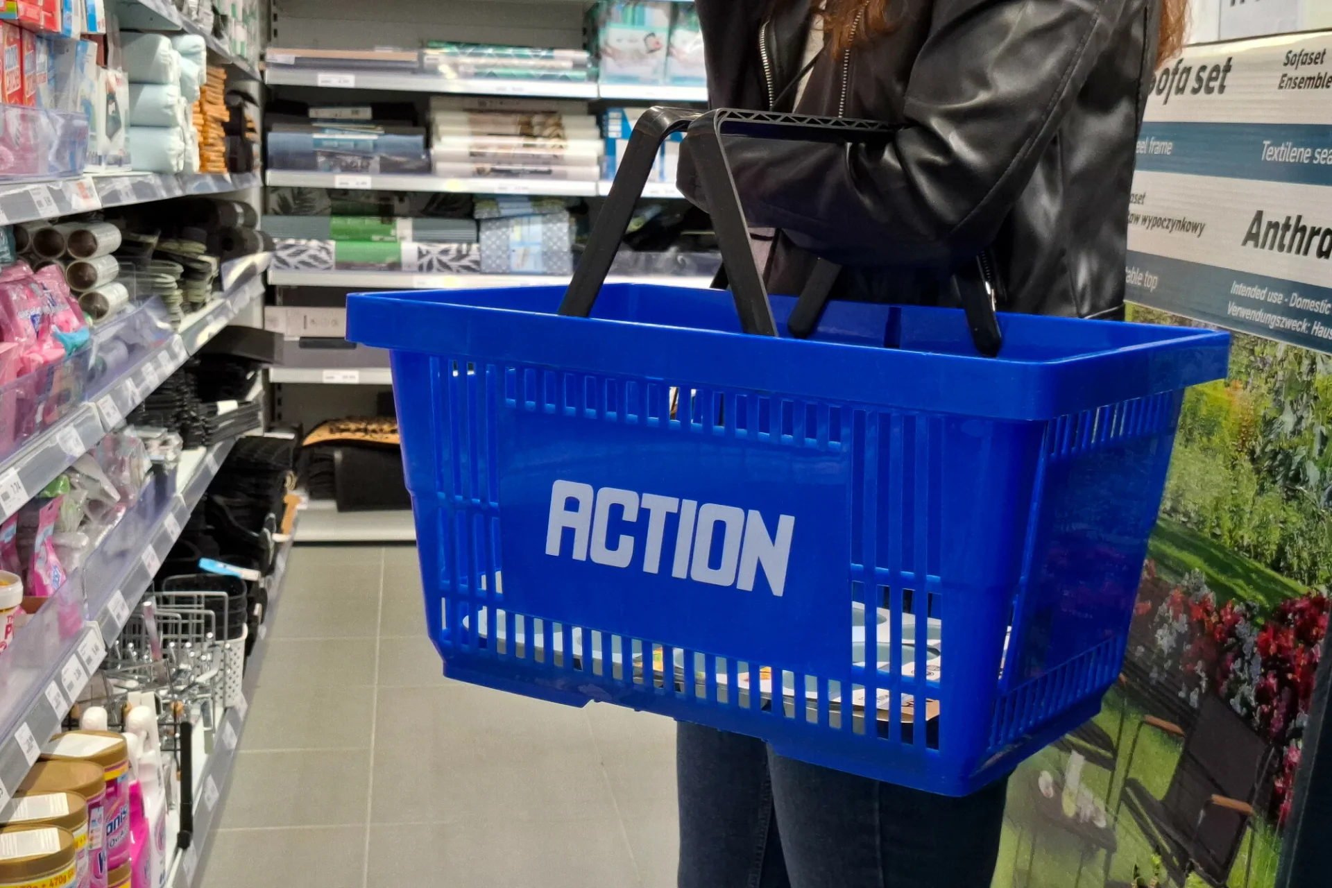 Żelowa opaska chłodząca na głowę w Action kosztuje 13 zł. Po co się jej używa?