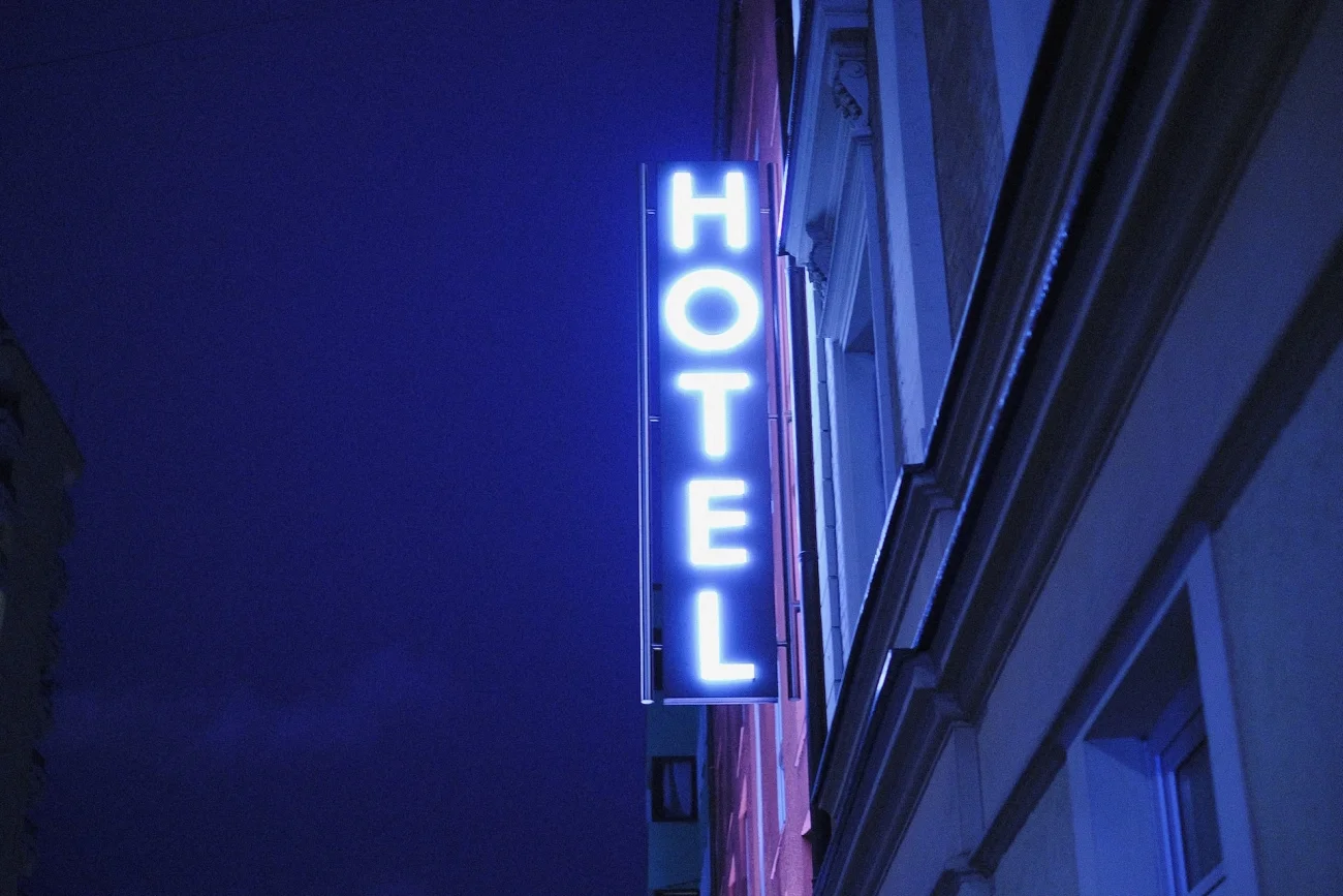 Thriller "Hotel" to debiut kryminalny Wojciecha Zawioły, dziennikarza i pisarza. Książka ukaże się 24 marca 2023 roku nakładem Wydawnictwa Świat Książki.