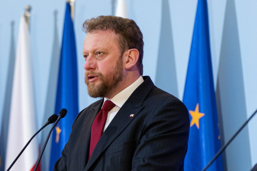 Łukasz Szumowski poinformował o wprowadzeniu stanu zagrożenia epidemicznego w związku z rozprzestrzenianiem się koronawirusa.