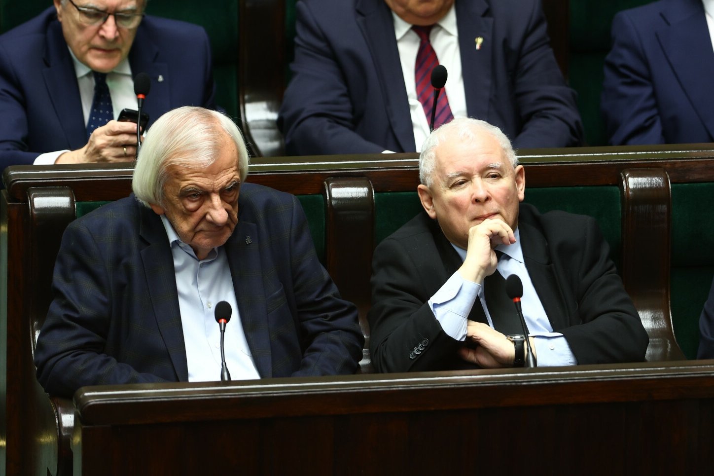 Ważni ludzie Kaczyńskiego mają chcieć się przenieść do Brukseli.