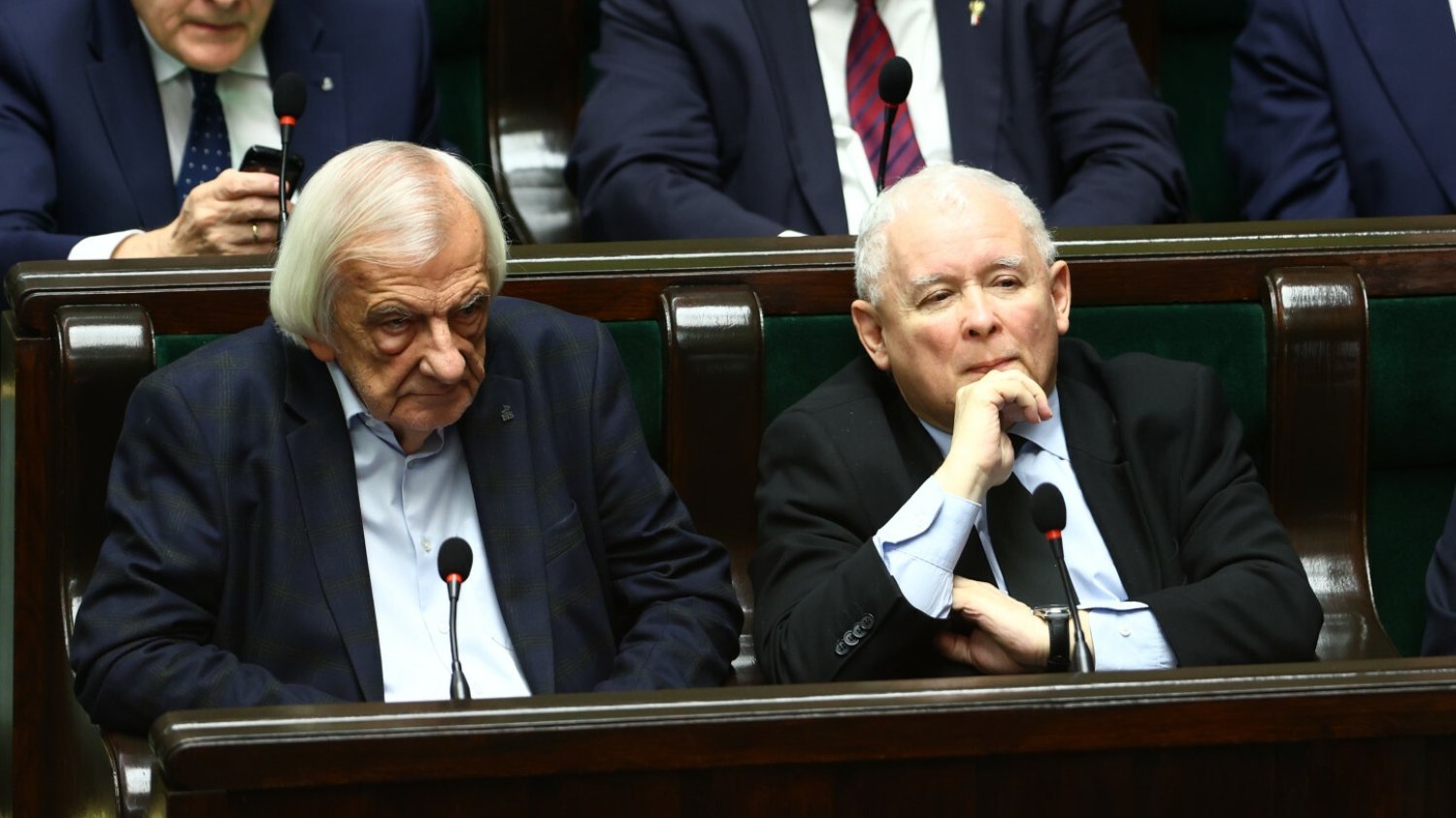 Ważni ludzie Kaczyńskiego mają chcieć się przenieść do Brukseli.
