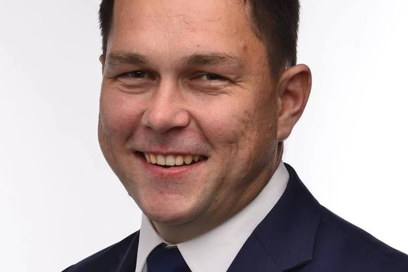 Jakie zarzuty prokuratura postawi posłowi Piotrowi Olszówce (PiS)? To jeszcze nie jest pewne, ale rozważany jest nawet zarzut korupcji.