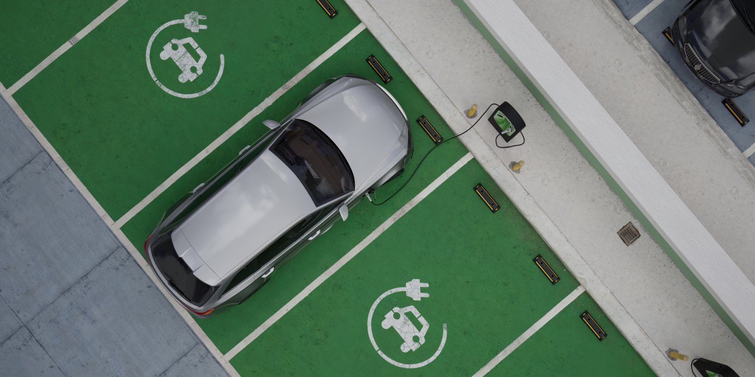 Auta tanieją, stacji ładowania przybywa. Czy to już boom na elektryki nad Wisłą?