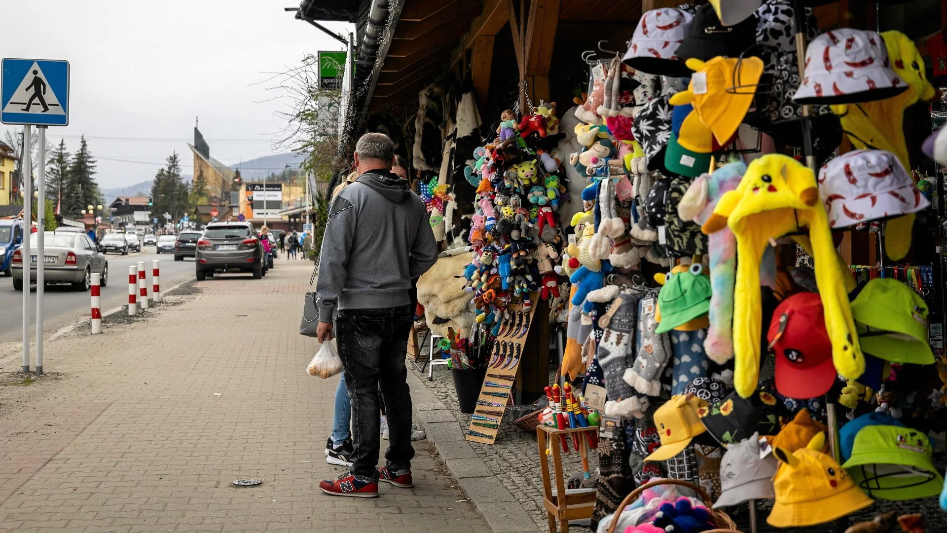 Polacy już wiedzą, gdzie spędzą ferie zimowe 2026. Lider jest wyraźny i... drogi