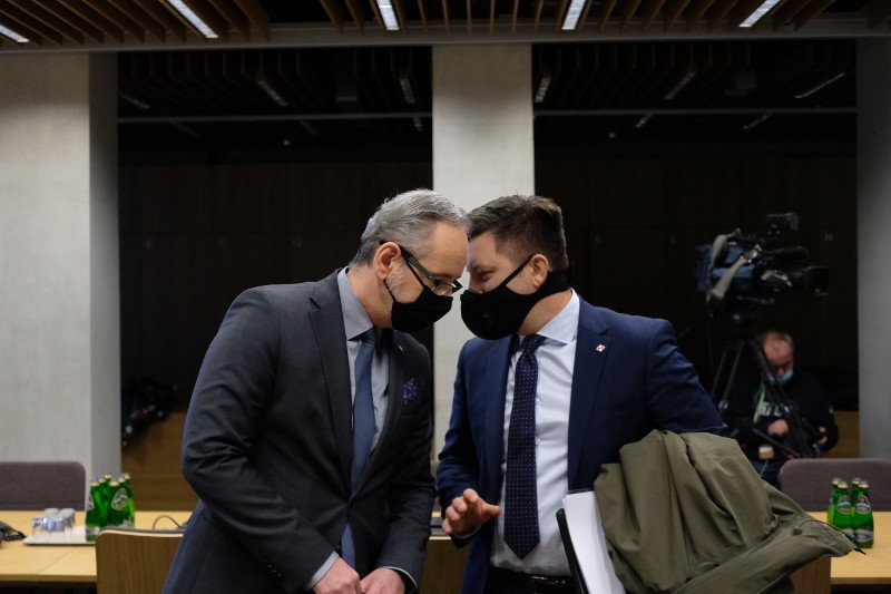 Rząd po cichu każe przekładać szczepienia na później. Do szpitali i przychodni wysłano pisma.