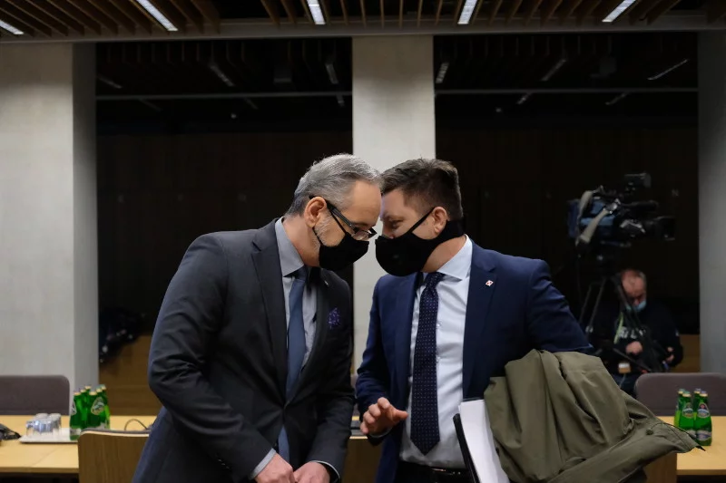 Rząd po cichu każe przekładać szczepienia na później. Do szpitali i przychodni wysłano pisma.