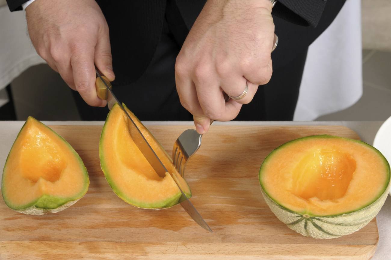 Co jeść, żeby zasnąć? Ten owoc spala tłuszcz i ułatwia sen