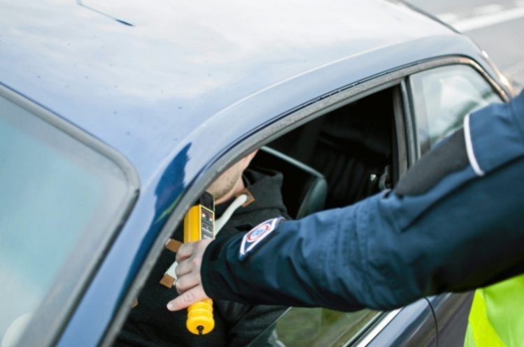 Pszczyna: miał 3 promile, oferował policjantom łapówkę.