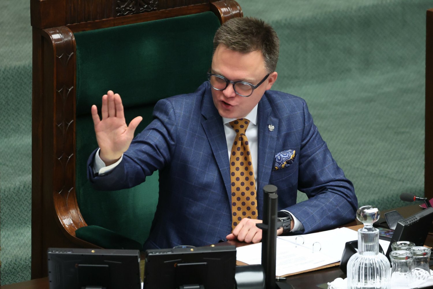 Szymon Hołownia nie wytrzymał, gdy posłowie PiS okazali brak szacunku pielęgniarce.