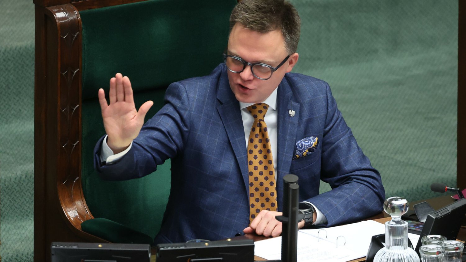 Szymon Hołownia nie wytrzymał, gdy posłowie PiS okazali brak szacunku pielęgniarce.