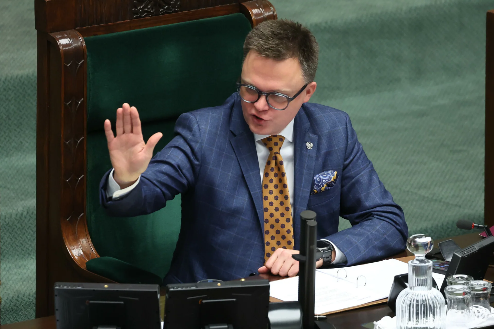Szymon Hołownia nie wytrzymał, gdy posłowie PiS okazali brak szacunku pielęgniarce.