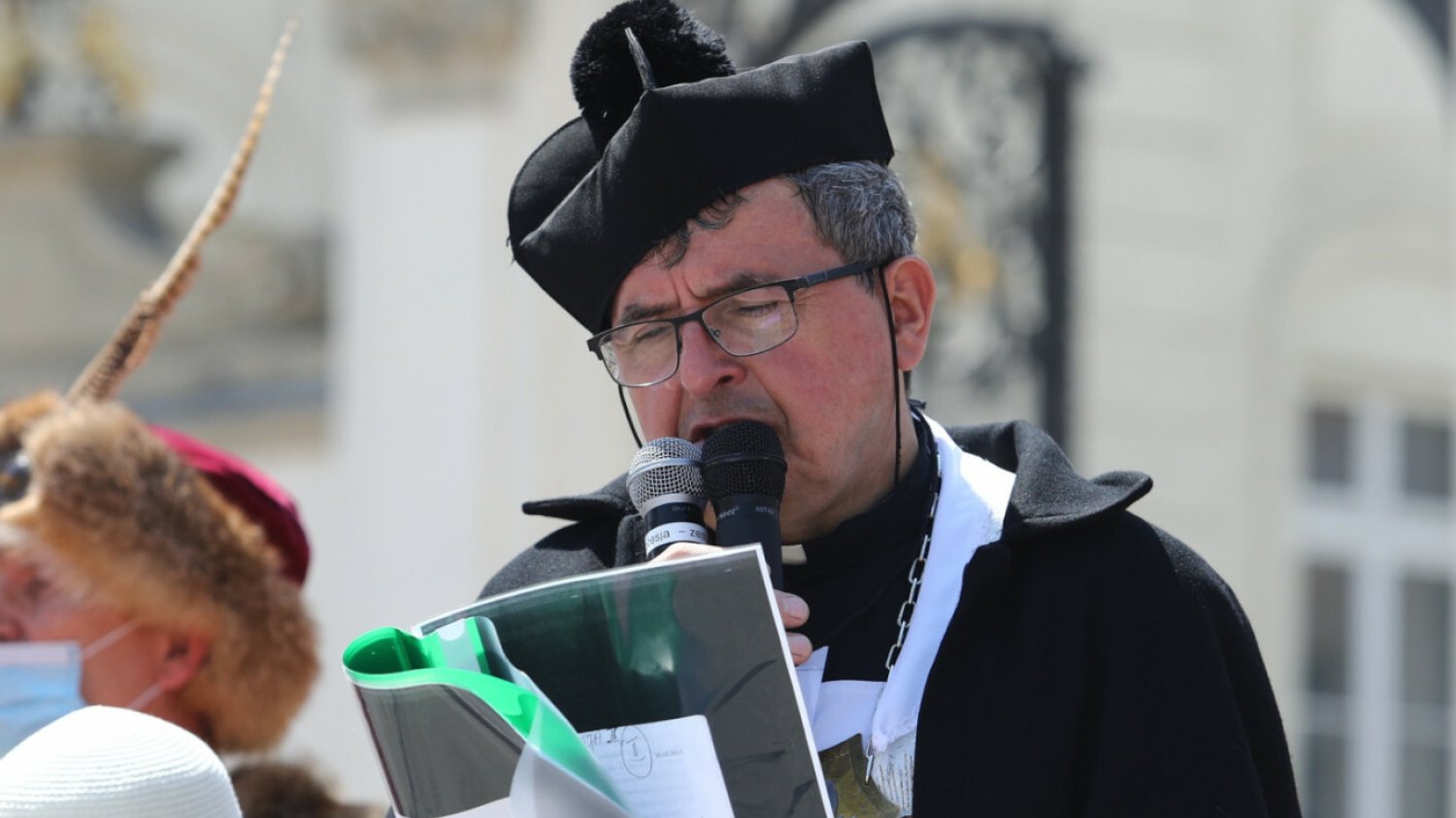 Ksiądz Piotr Natanek rozbudowuje swoją pustelnię.