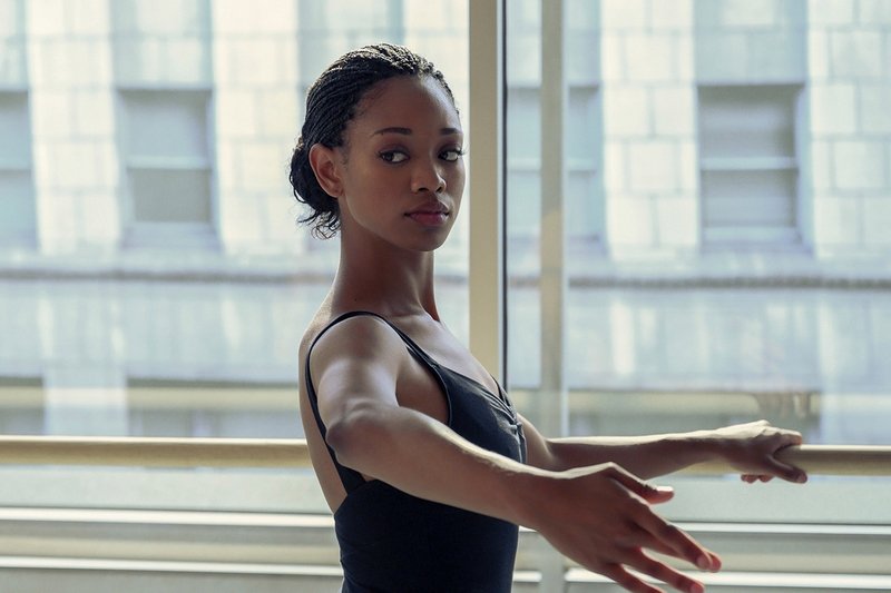 "Tiny Pretty Things" można obejrzeć na platformie Netflix.