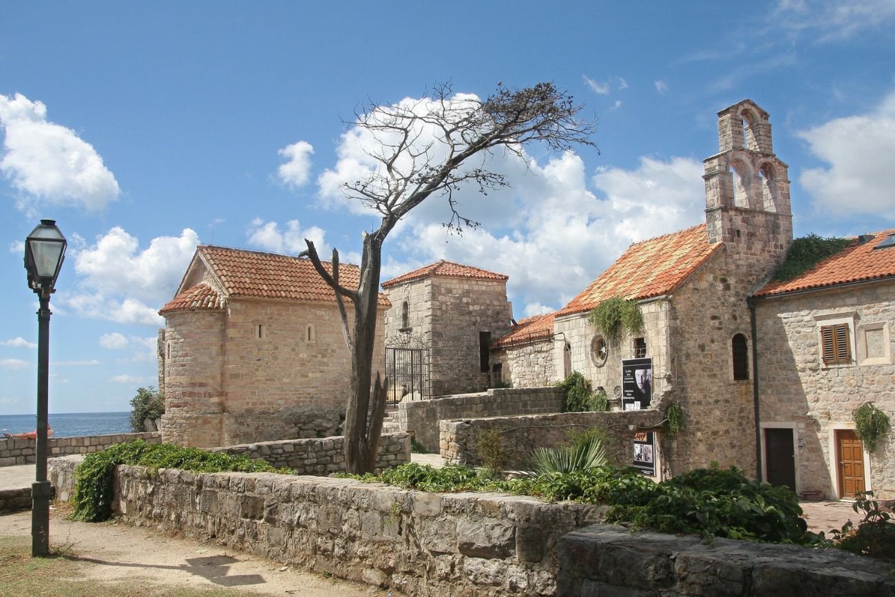 Czarnogóra, Szwajcaria, a może Chorwacja? Jesienią każdy z tych krajów zachwyca w inny sposób