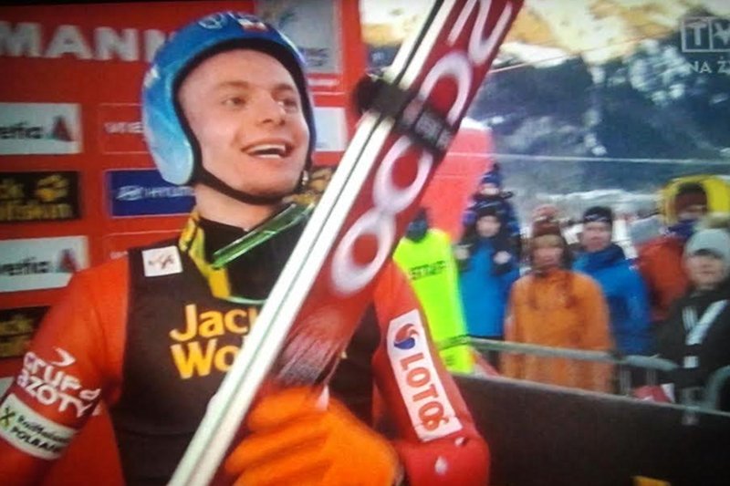 Jan Ziobro pierwszy, Kamil Stoch drugi: Polacy zwyciężają w konkursie Pucharu Świata w Engelbergu
