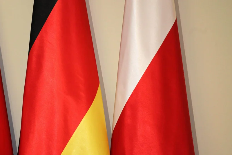 Niemieckie media jasno przedstawiają zagrożenia dla Polski i Europy wynikające z działań PiS i reakcji Komisji Europejskiej.