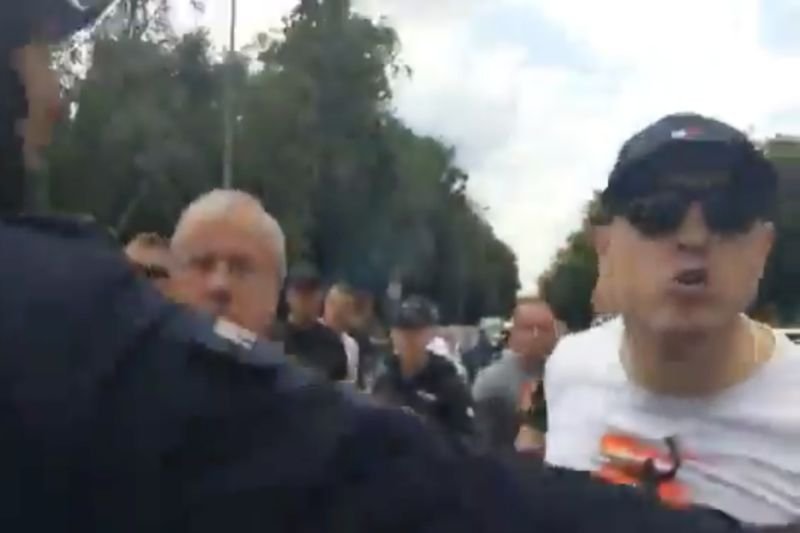 Nagranie zostało udostępnione m.in. przez Roberta Biedronia.