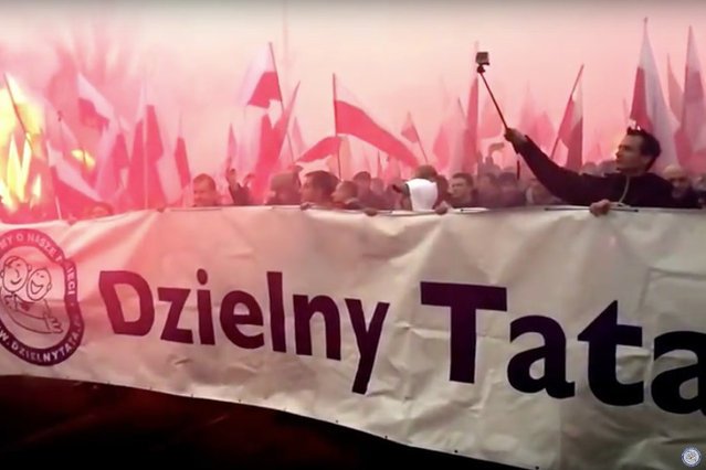 Przedstawiciele Stowarzyszenia Dzielny Tata podczas Marszu Niepodległości 2015.