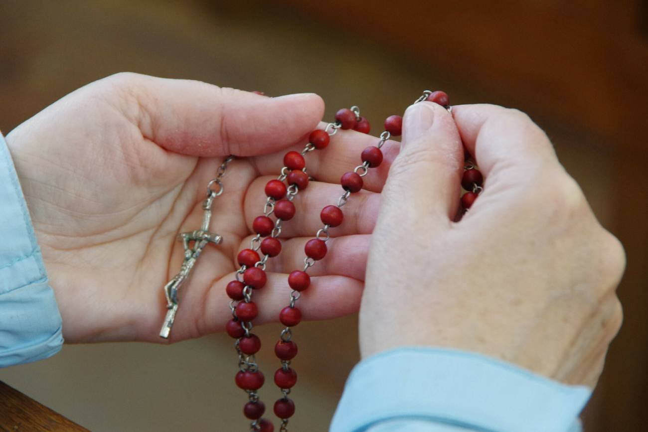 Co zrobić ze starym albo zepsutym różańcem?
