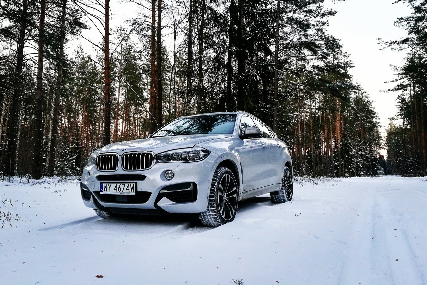 BMW X6 M50d to intrygujące połączenie SUV-a i klasycznego coupe.