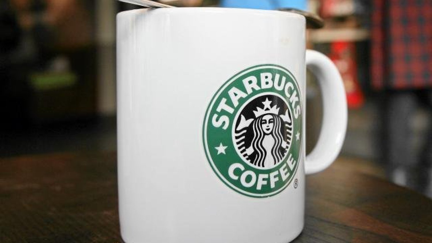 Przez 30 najbliższych lat 14 klientów sieci Starbucks będzie mogło codziennie odbierać darmową kawę lub przekąskę