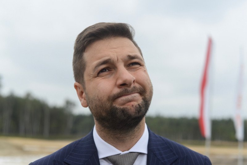 Patryk Jaki na niespełna tydzień przed wyborami ma duży problem.
