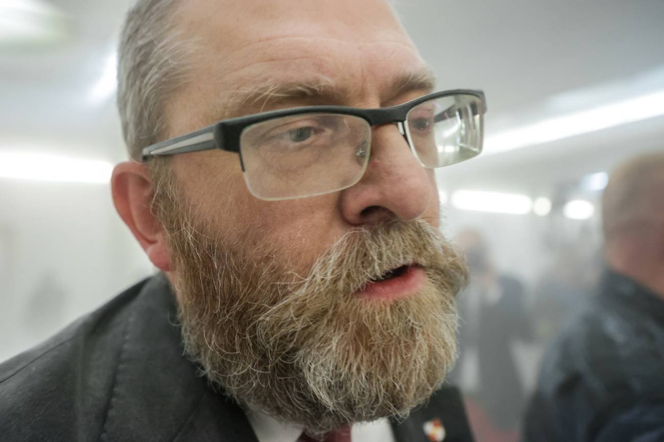 Co z immunitetem Brauna? Wynik głosowania w Sejmie wypadkową skandali posła