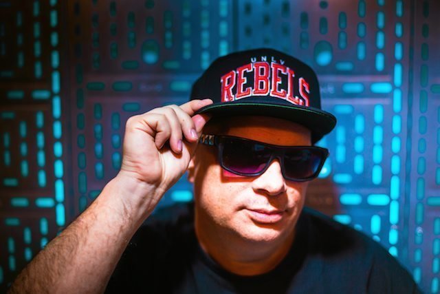 Krzysztof Skiba został przesłuchany przez policję. Pisze, że jego żartem o jabolu obrażony religijnie poczuł się mąż działaczki PiS.