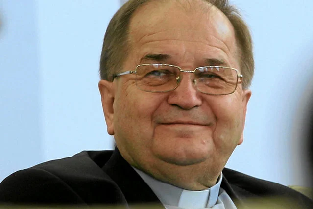 Jaki poza anteną jest o. Tadeusz Rydzyk?