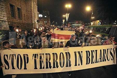 Marsz Solidarności z ofiarami represji politycznych na Białorusi organizowany pod patronatem Amnesty International pod pomnikiem państwa podziemnego przy Al. Niepodległości.