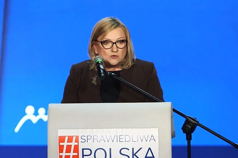 Beata Kempa przepuściła bulwersujący, homofobiczny atak na Roberta Biedronia i jego partnera Krzysztofa Śmiszka podczas konwencji Solidarnej Polski.