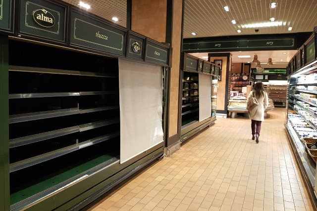 Delikatesy Alma, grupowe zwolnienia są pokłosiem rynkowych problemów.