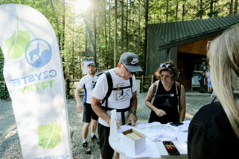 Co roku tysiące osób sprzątają polskie góry