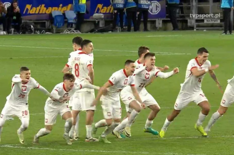 Lewandowski nie widział interwencji Szczęsnego. To zrobił na boisku