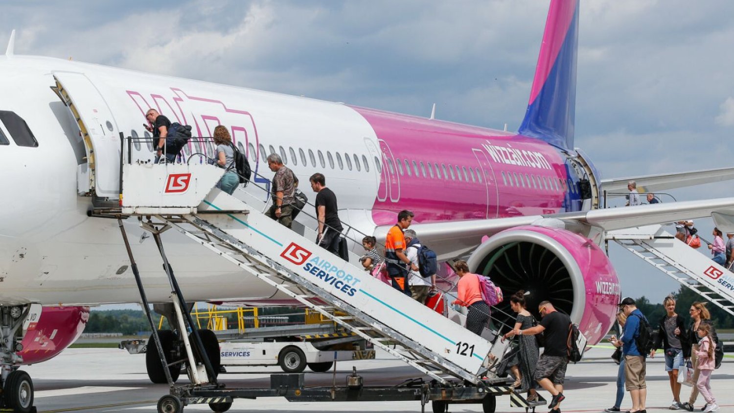 Wizz Air odwołuje loty z Polski. 4 połączenia zniknęły z siatki Wizz Air odwołuje loty z Polski