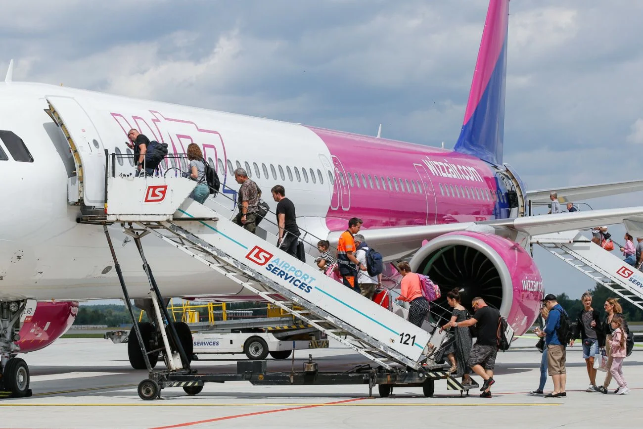 Wizz Air odwołuje loty z Polski. 4 połączenia zniknęły z siatki Wizz Air odwołuje loty z Polski