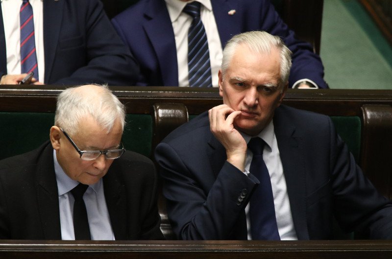 Wieczorne porozumienie Jarosława Kaczyńskiego z Jarosławem Gowinem przesądza, że wyborów prezydenckich w maju nie będzie.