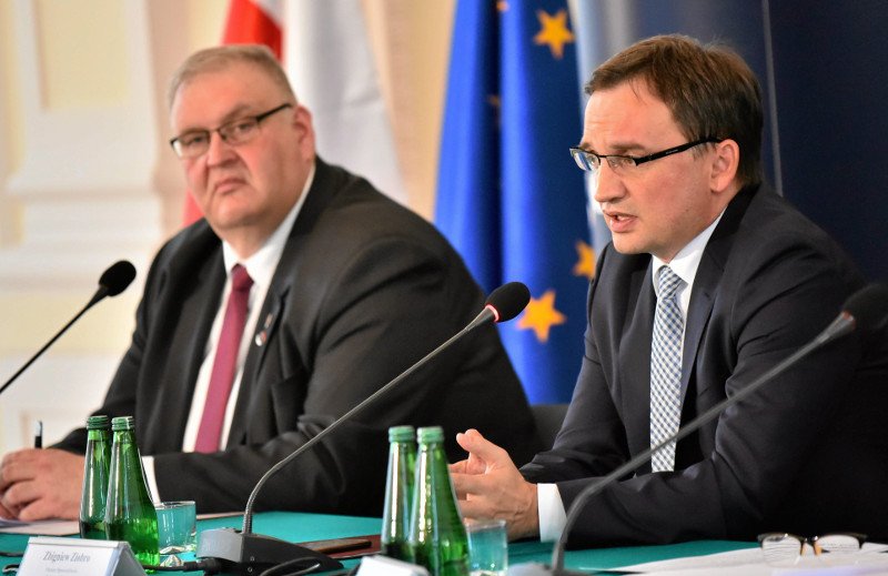 Minister Sprawiedliwości i Prokurator Generalny Zbigniew Ziobro oraz prokurator krajowy Bogdan Święczkowski mają pełne ręce roboty