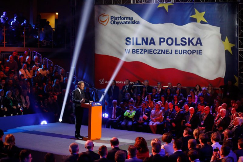 Bieda, bezrobocie, perspektywy młodych - o tym kandydaci PO mówić nie powinni