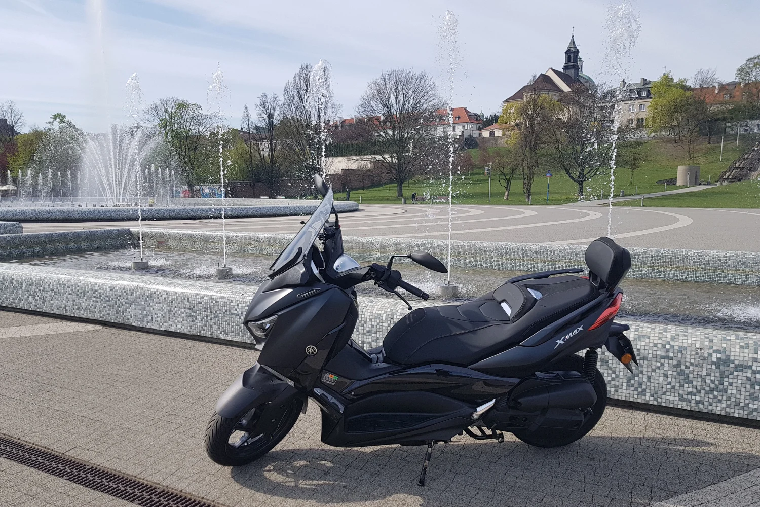 Skuter świetnie sprawdzi się jako środek transportu w mieście.