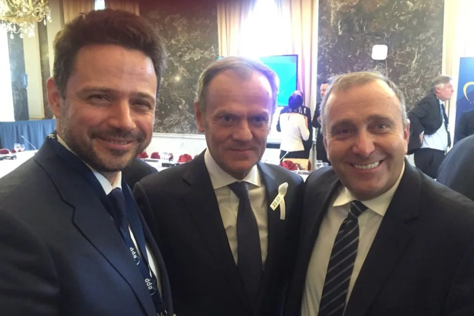 Tusk ramię w ramię z Trzaskowskim i Schetyną