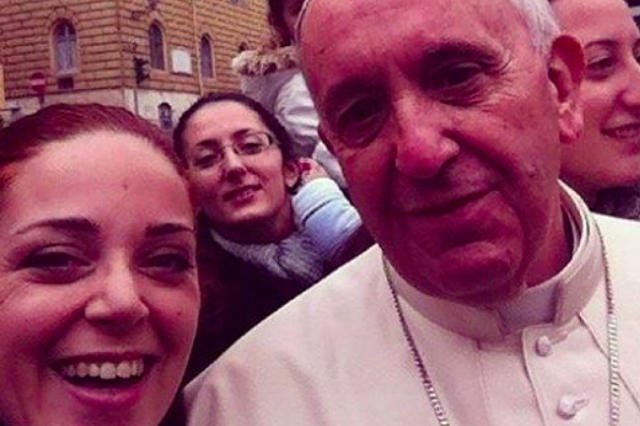 Jedno z pierwszych selfie papieża.