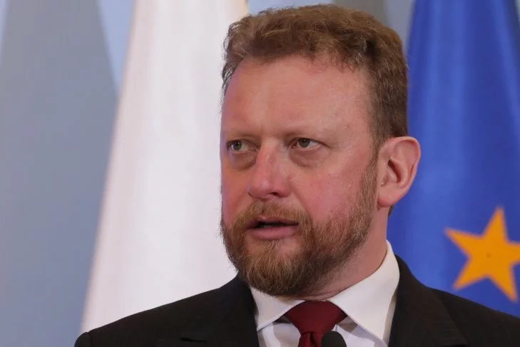 Minister zdrowia Łukasz Szumowski w sobotę w Radiu Zet mówił m.in. o tym, że politycy PiS mogli trzymać większe odległości podczas obchodów 10. rocznicy katastrofy smoleńskiej.