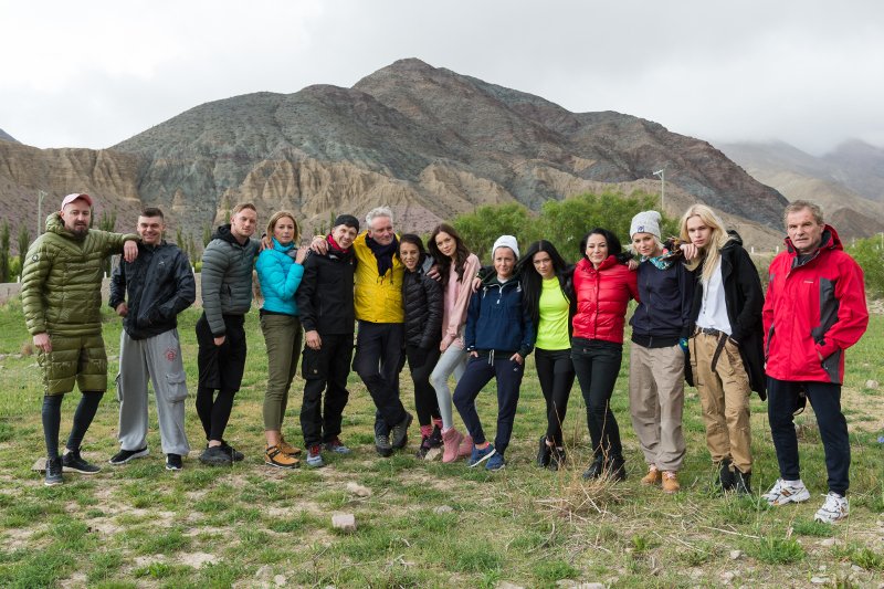 Uczestnicy "Agenta Gwiazdy", od lewej: Piotr Kędzierski, Tomasz "Niecik" Niecikowski, Michał Będźmirowski , Odeta Moro, Alan Andersz, Jarosław Kret, Joanna Jędrzejczyk, Edyta Zając-Rzeźniczak, Olga Frycz, Jula, Agnieszka Rylik, Daria Ładocha, Mateusz Maga