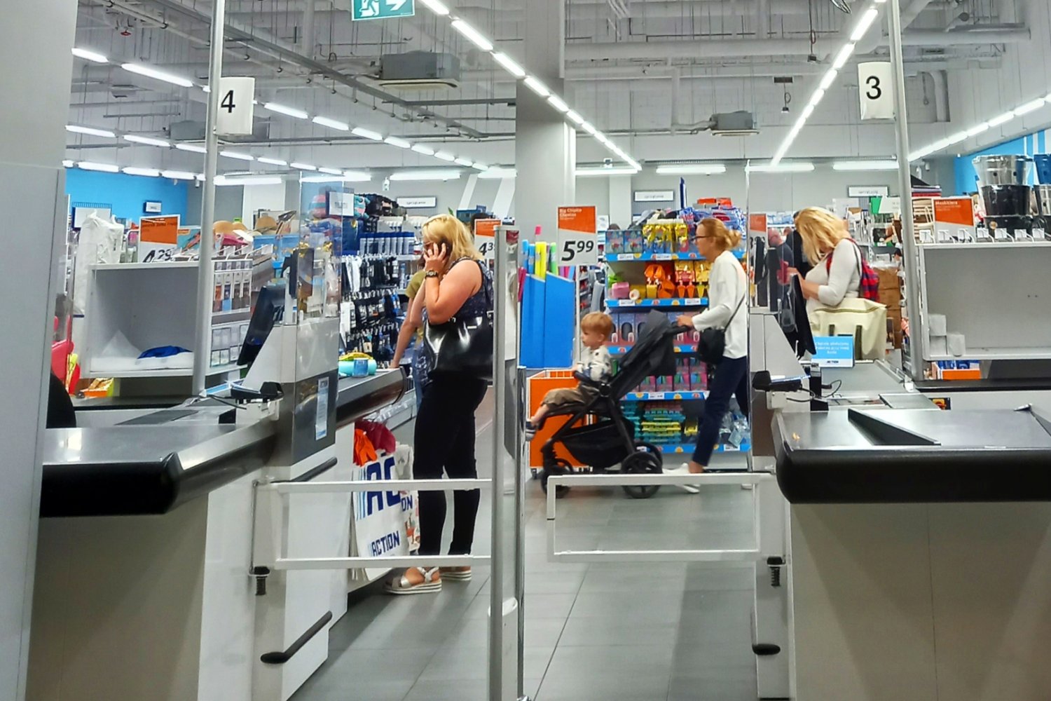 Pilny komunikat Action. Sklep sprzedawał niebezpieczną zabawkę: drewniane stoisko z lodami