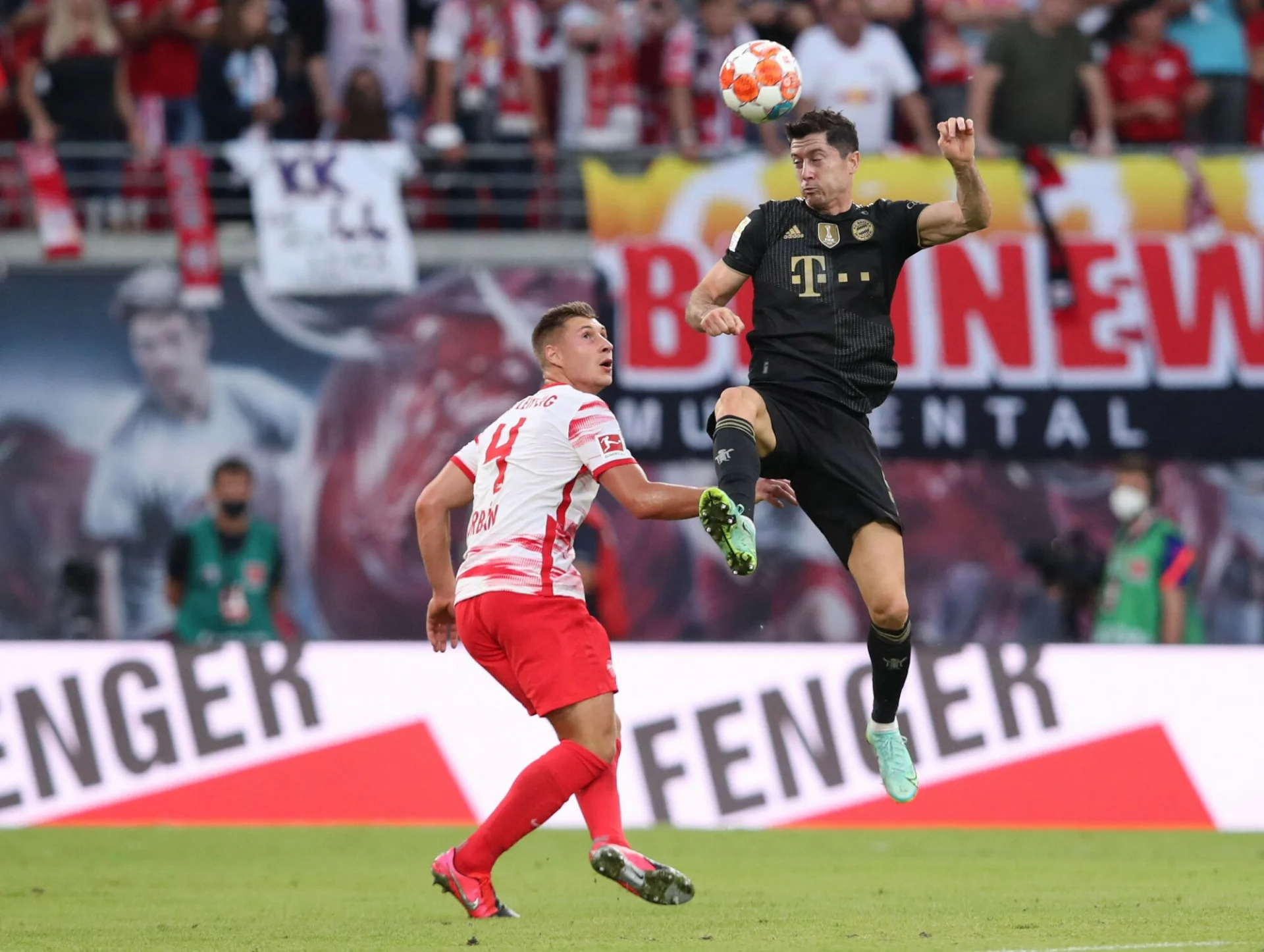 Robert Lewandowski strzelił szóstego gola w sezonie Bundesligi i jest liderem strzelców