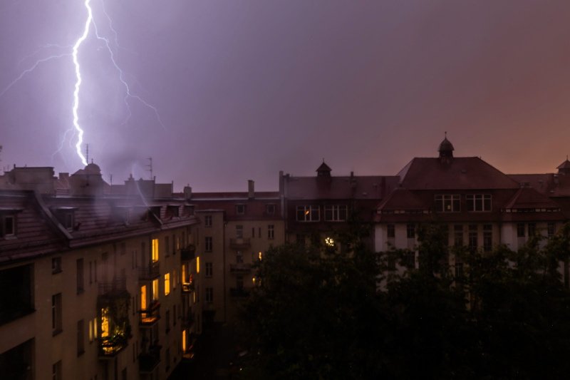Burze są tak intensywne, że aż robi się ciemno.