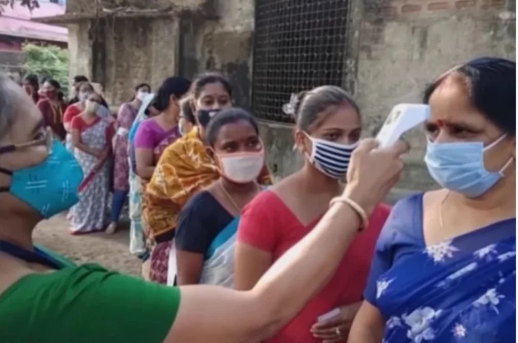 Światowa Organizacja Zdrowia (WHO) poinformowała, że uznaje indyjską mutację koronawirusa za wariant wywołujący wśród społeczeństwa szczególny niepokój.